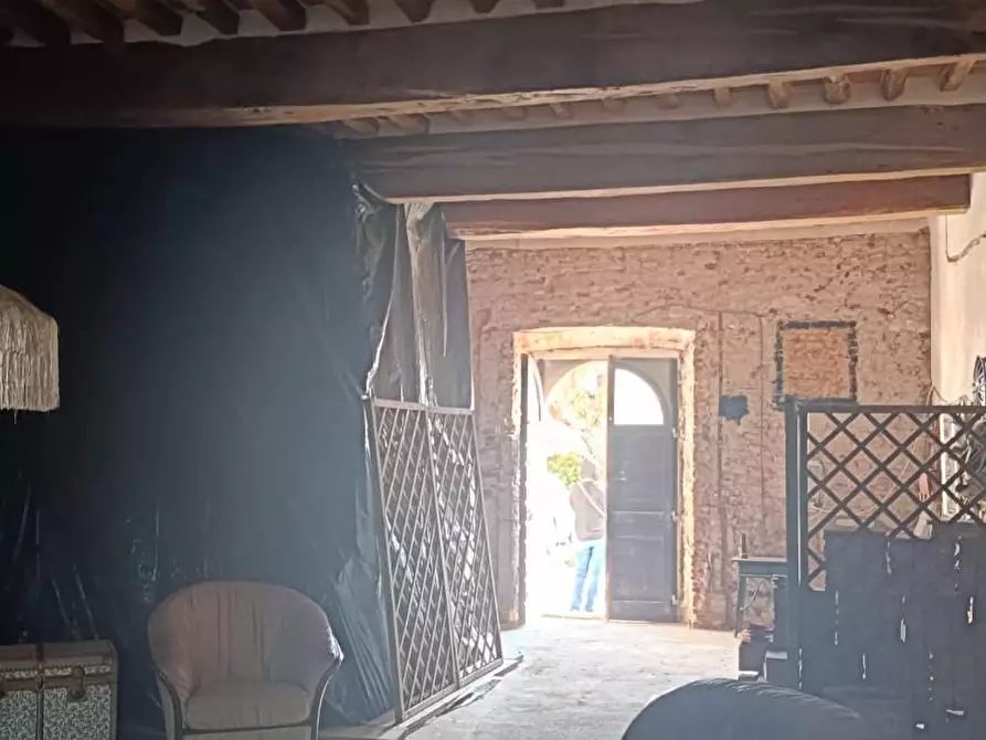 Immagine 1 di Locale commerciale in vendita  a Cascina