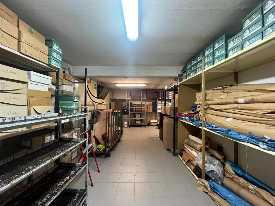 Immagine 10 di Seminterrato in vendita  a Vinci