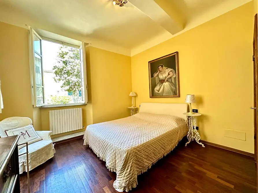Immagine 10 di Appartamento in vendita  a Lucca