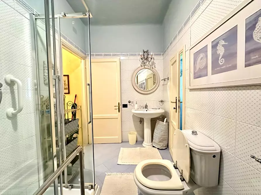 Immagine 35 di Appartamento in vendita  a Lucca