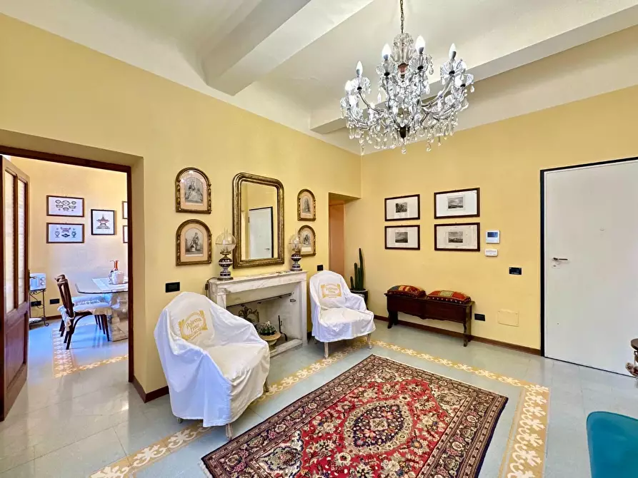 Immagine 3 di Appartamento in vendita  a Lucca