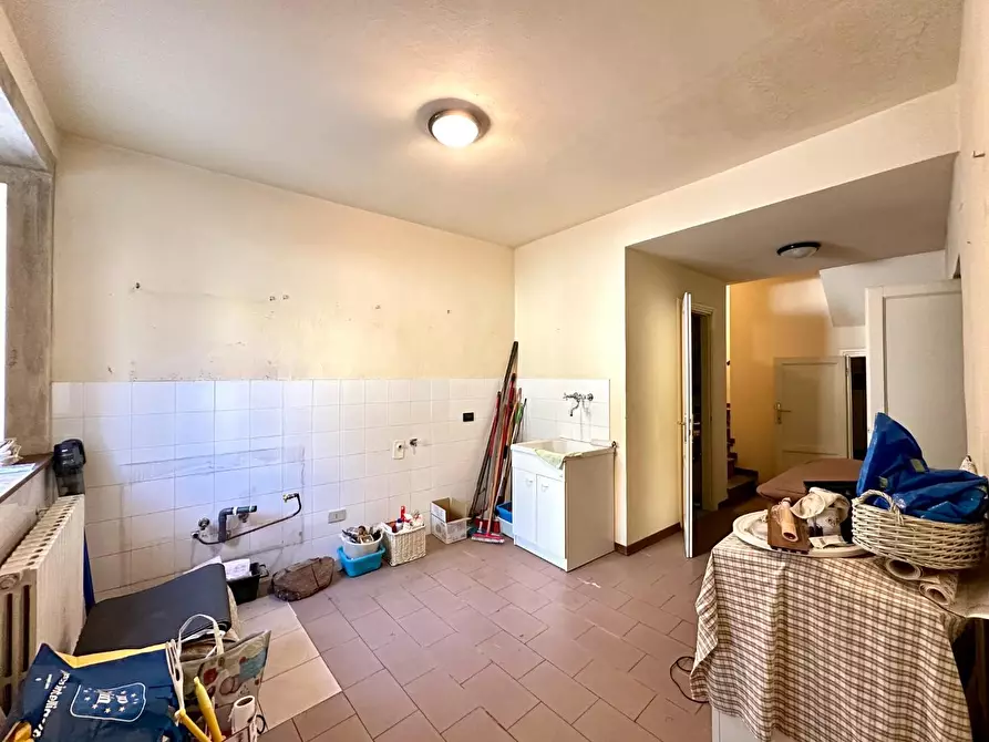 Immagine 18 di Appartamento in vendita  a Lucca