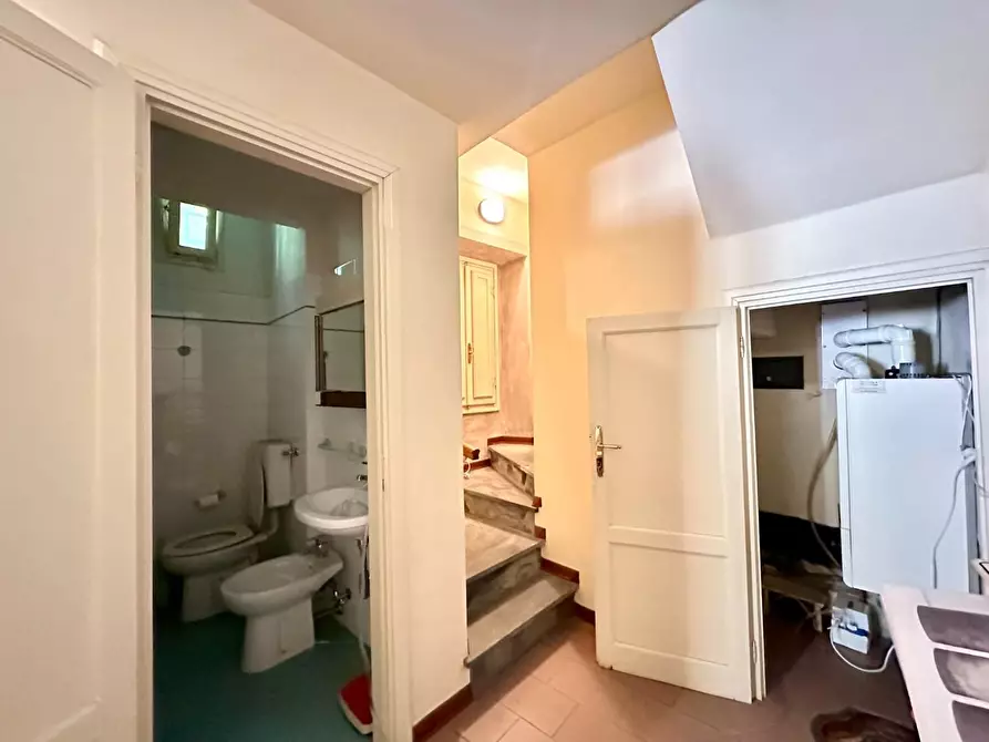 Immagine 20 di Appartamento in vendita  a Lucca