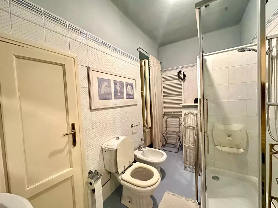 Immagine 33 di Appartamento in vendita  a Lucca