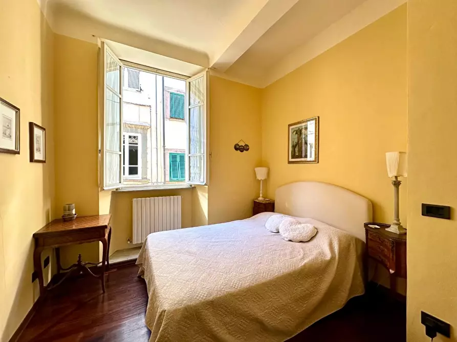 Immagine 11 di Appartamento in vendita  a Lucca