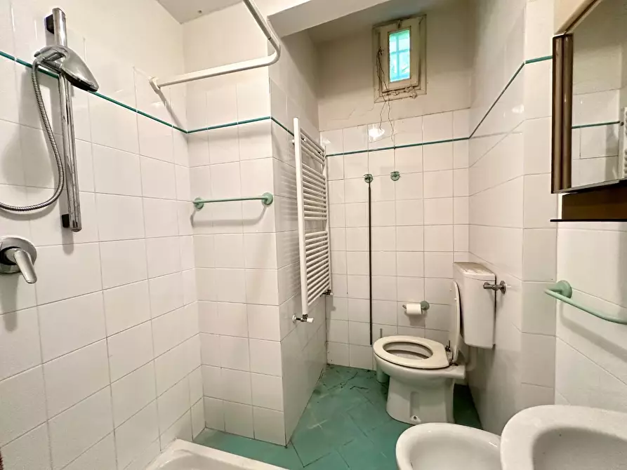 Immagine 40 di Appartamento in vendita  a Lucca