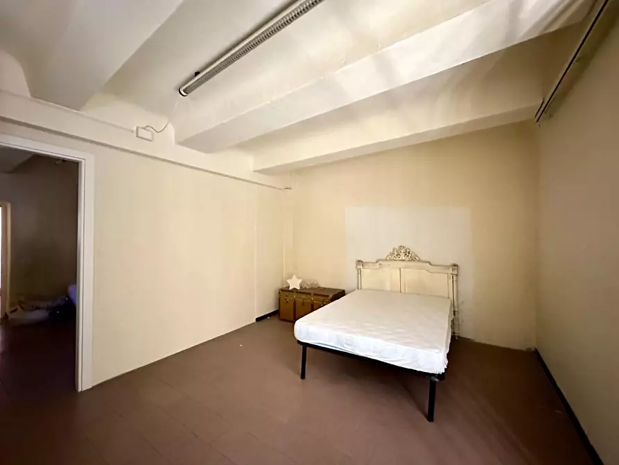 Immagine 37 di Appartamento in vendita  a Lucca