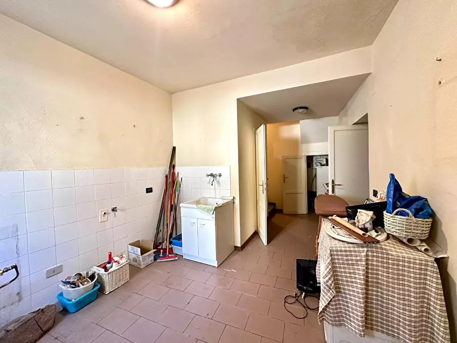 Immagine 39 di Appartamento in vendita  a Lucca