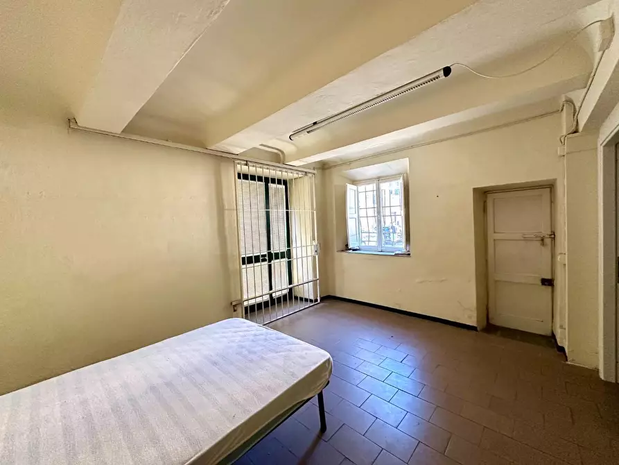 Immagine 16 di Appartamento in vendita  a Lucca