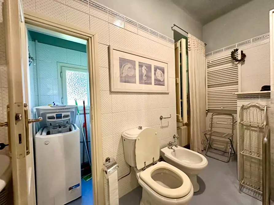 Immagine 34 di Appartamento in vendita  a Lucca