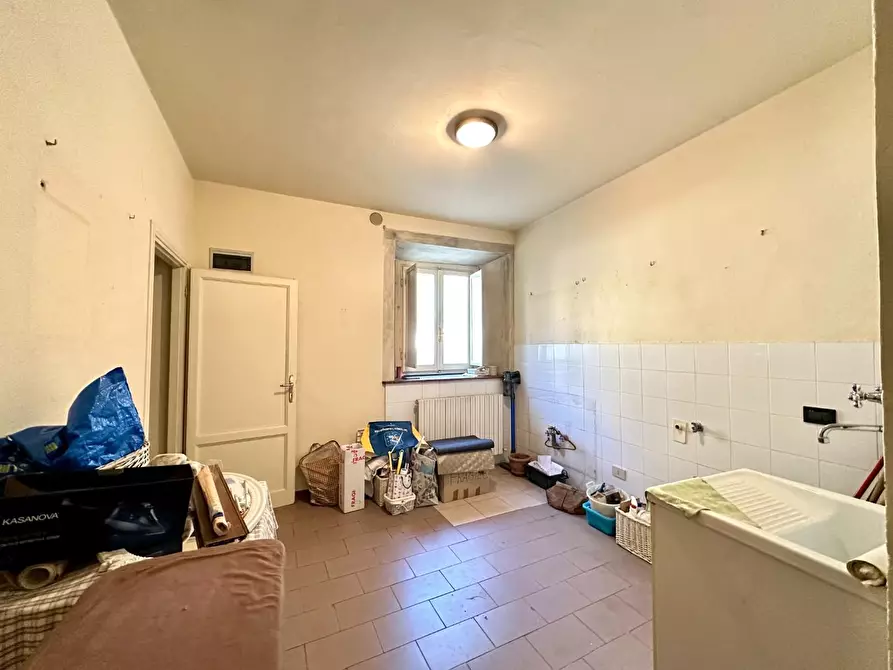 Immagine 19 di Appartamento in vendita  a Lucca