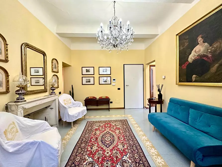 Immagine 2 di Appartamento in vendita  a Lucca