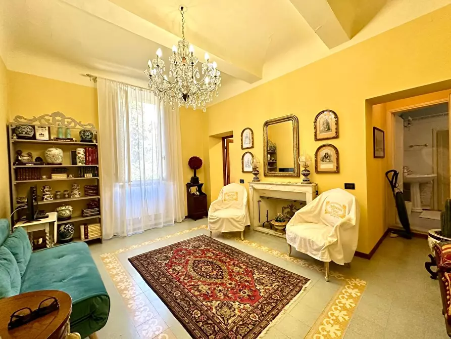 Immagine 4 di Appartamento in vendita  a Lucca