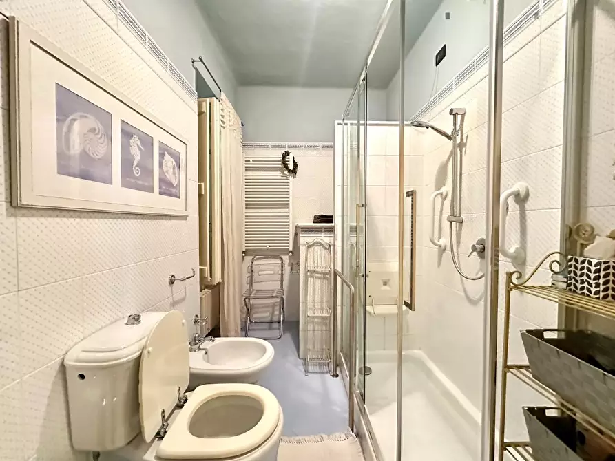 Immagine 14 di Appartamento in vendita  a Lucca