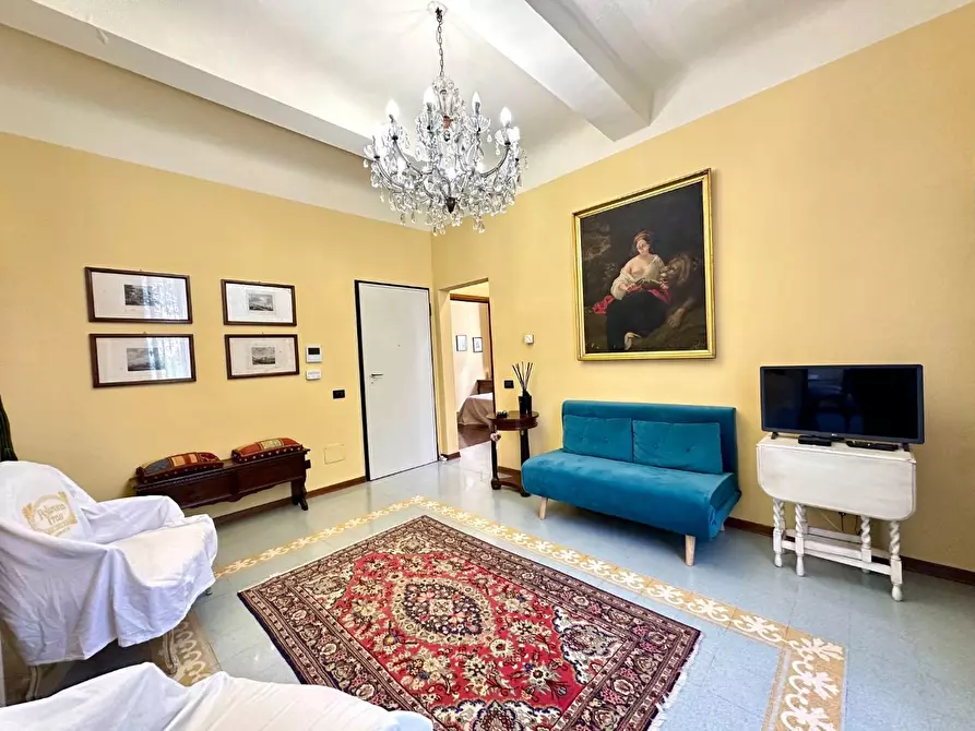 Immagine 1 di Appartamento in vendita  a Lucca