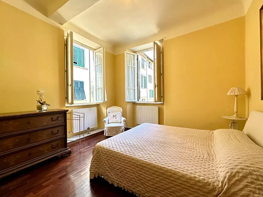 Immagine 9 di Appartamento in vendita  a Lucca