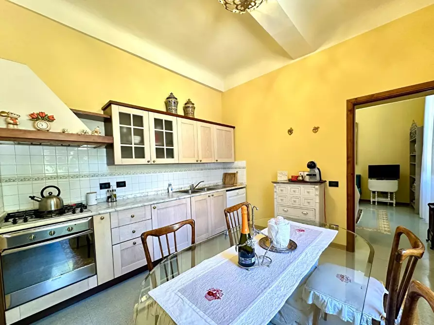 Immagine 7 di Appartamento in vendita  a Lucca