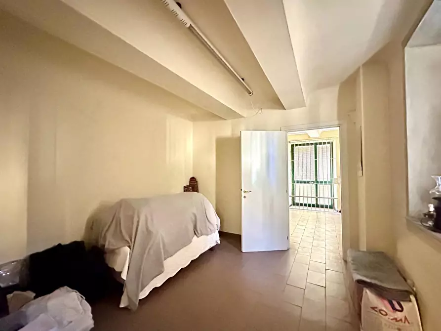 Immagine 17 di Appartamento in vendita  a Lucca