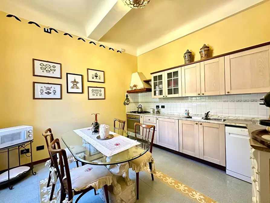 Immagine 5 di Appartamento in vendita  a Lucca