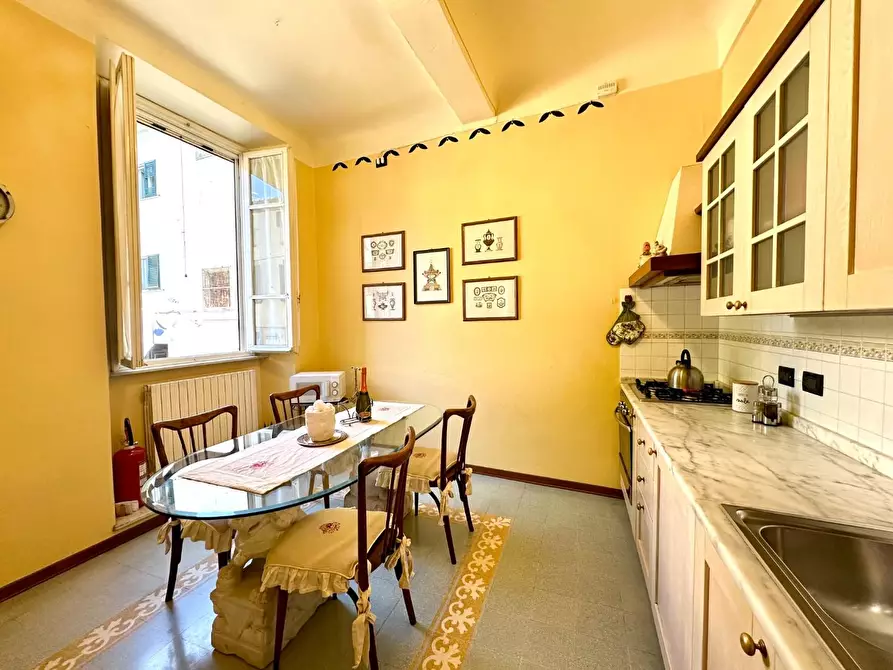 Immagine 6 di Appartamento in vendita  a Lucca