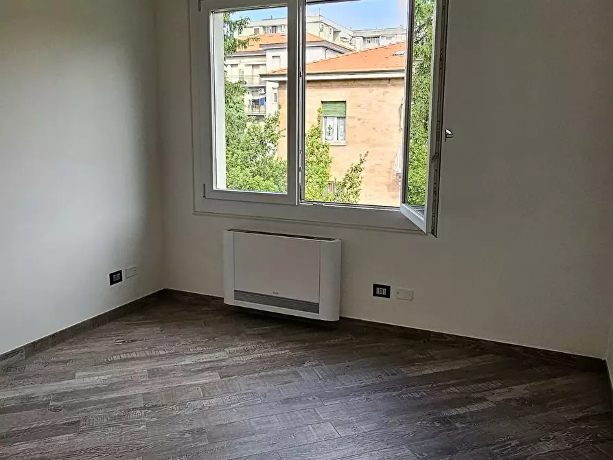 Immagine 13 di Appartamento in vendita  a Reggio Nell'emilia