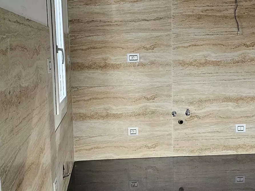 Immagine 9 di Appartamento in vendita  a Reggio Nell'emilia