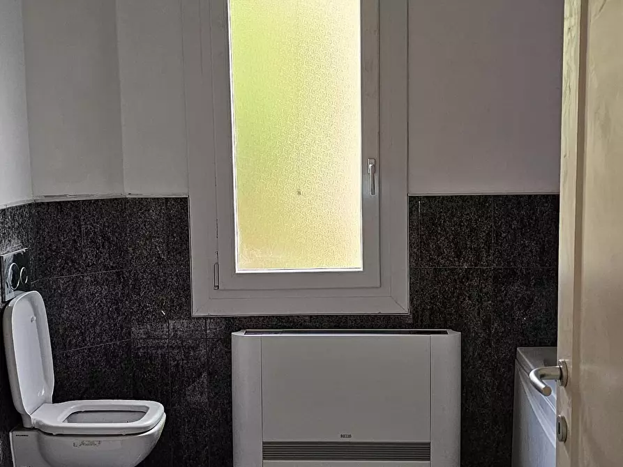 Immagine 19 di Appartamento in vendita  a Reggio Nell'emilia