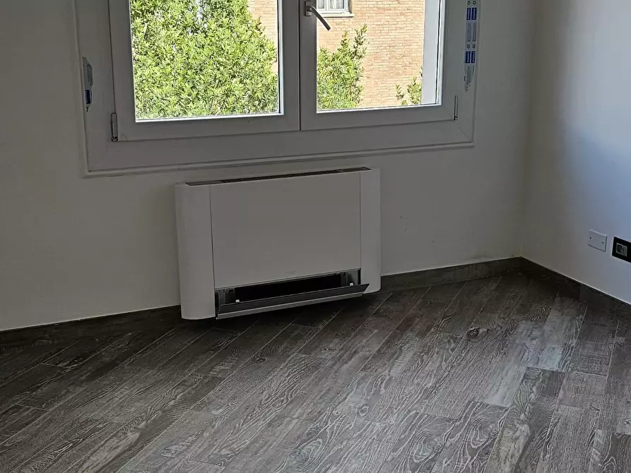 Immagine 8 di Appartamento in vendita  a Reggio Nell'emilia