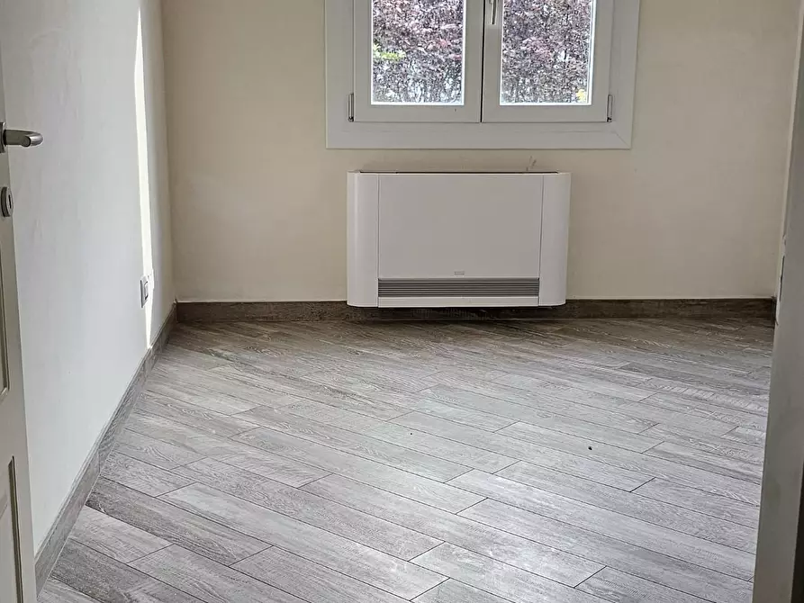 Immagine 21 di Appartamento in vendita  a Reggio Nell'emilia