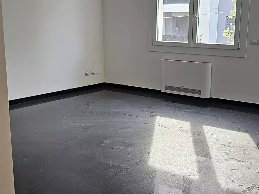 Immagine 12 di Appartamento in vendita  a Reggio Nell'emilia