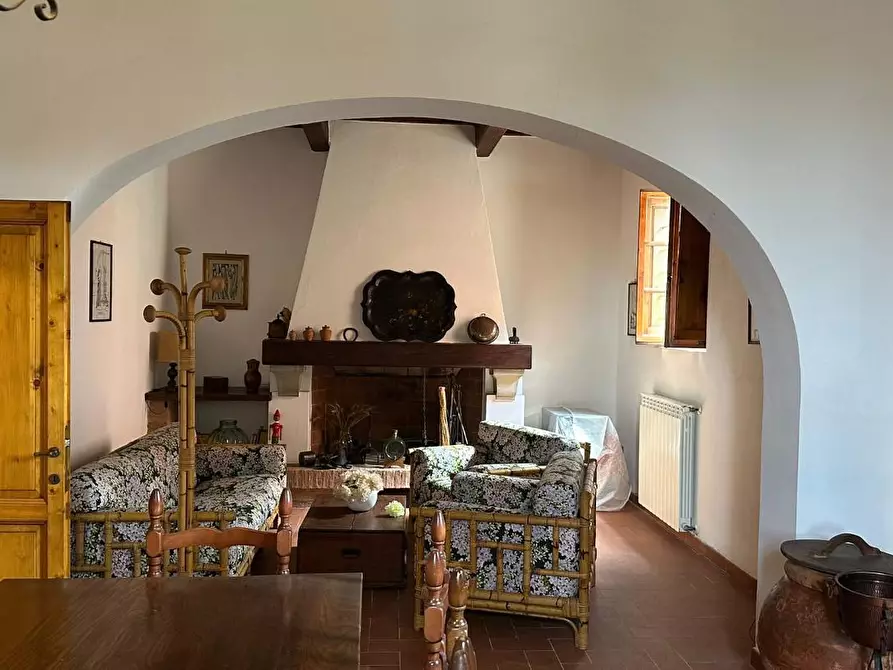 Immagine 5 di Casa colonica in vendita  a Capraia E Limite