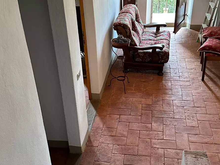 Immagine 12 di Casa colonica in vendita  a Capraia E Limite