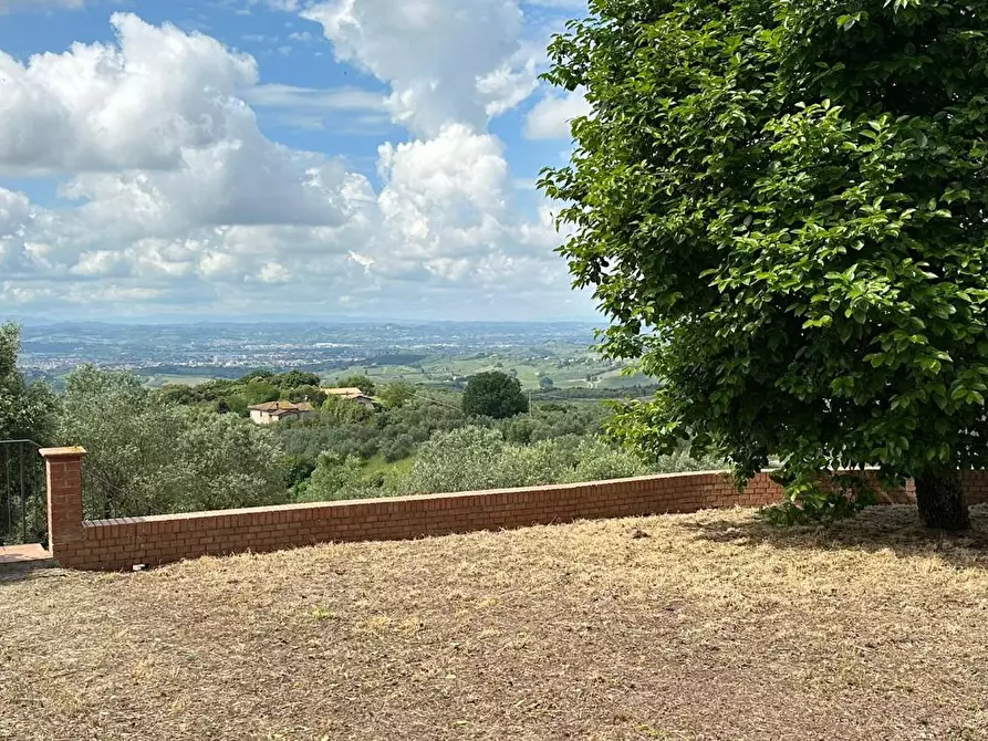 Immagine 1 di Casa colonica in vendita  a Capraia E Limite