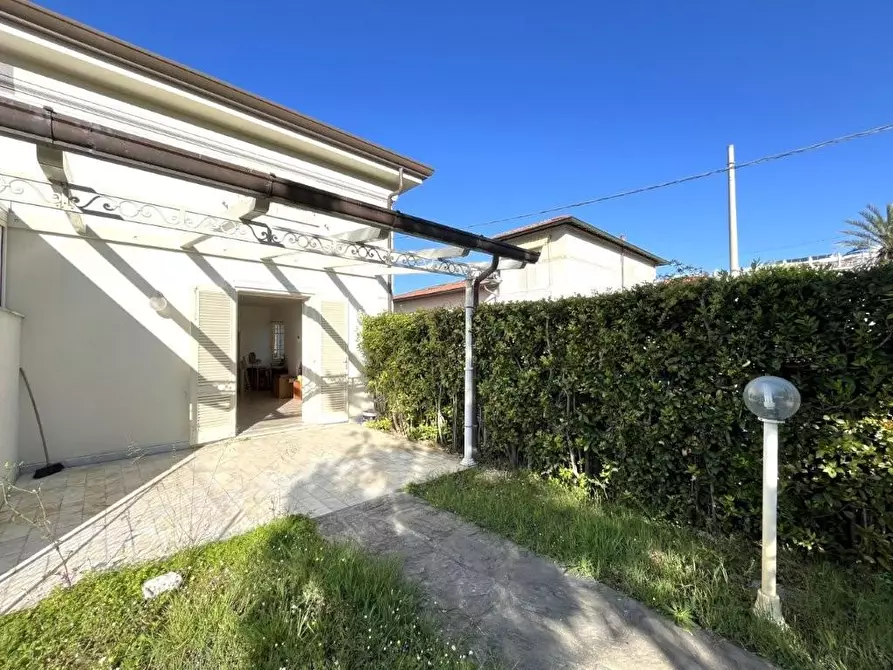 Immagine 4 di Casa bifamiliare in vendita  a Pietrasanta