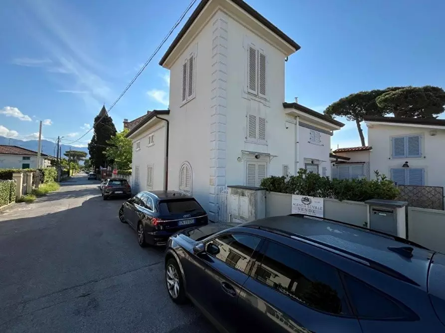 Immagine 18 di Casa bifamiliare in vendita  a Pietrasanta