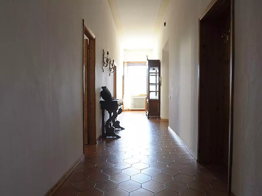 Immagine 19 di Appartamento in vendita  a Colle Di Val D'elsa