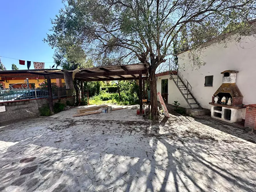 Immagine 2 di Villa in vendita  a Pisa