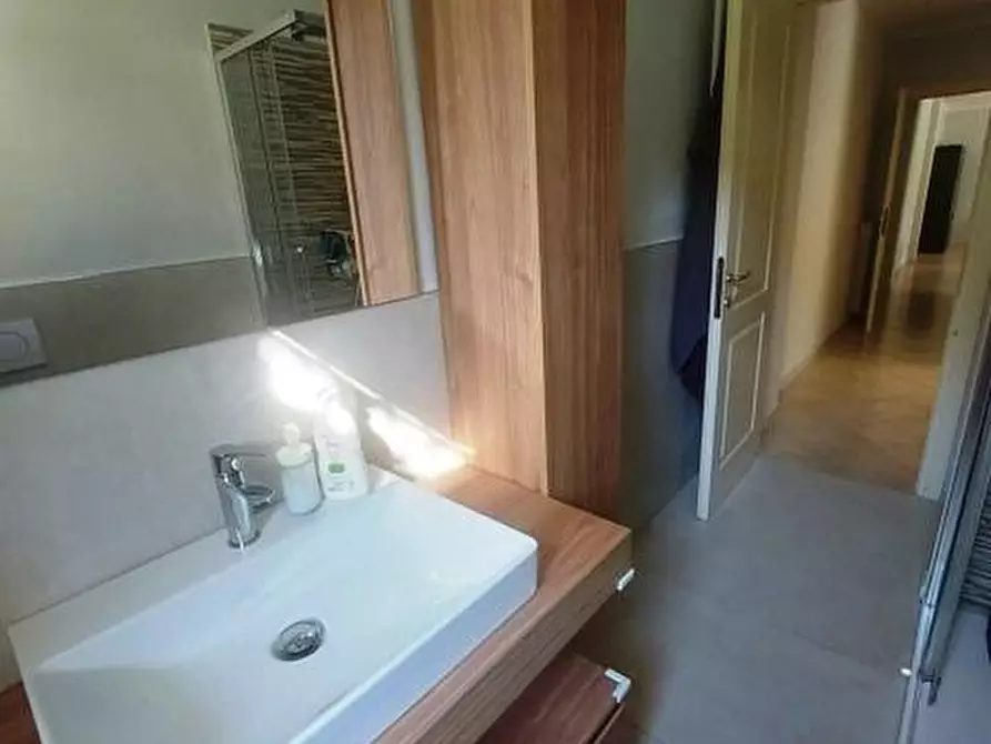 Immagine 17 di Appartamento in vendita  a Massa