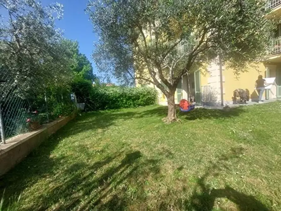 Immagine 1 di Appartamento in vendita  a Massa