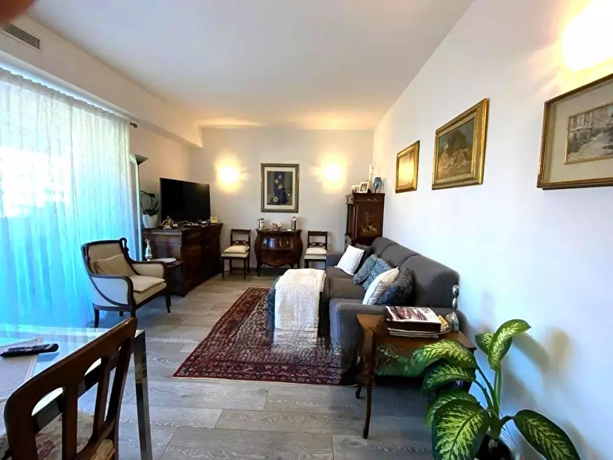 Immagine 1 di Appartamento in vendita  a Massa