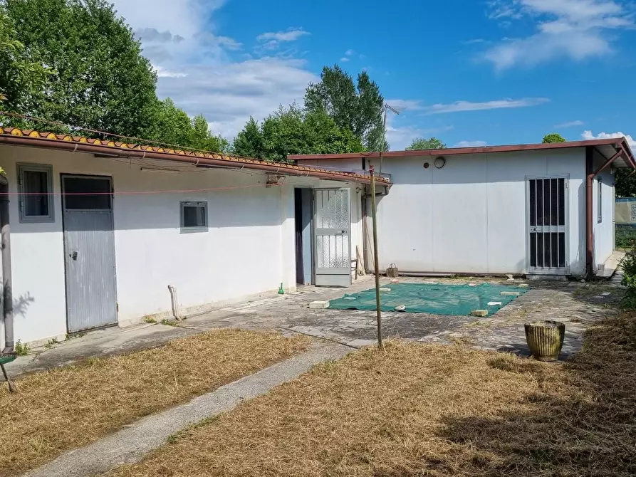 Immagine 4 di Casa indipendente in vendita  a Massa