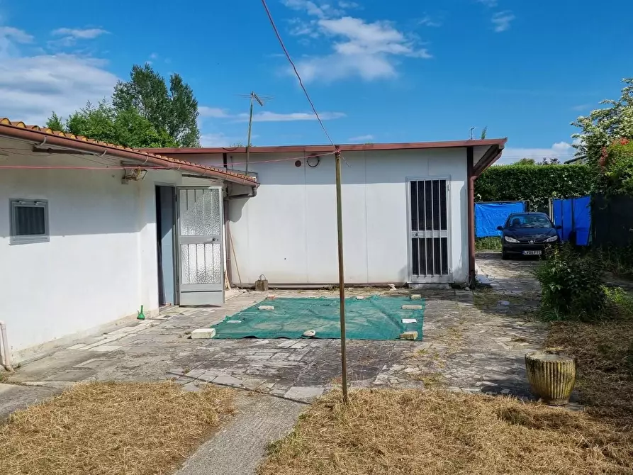 Immagine 3 di Casa indipendente in vendita  a Massa