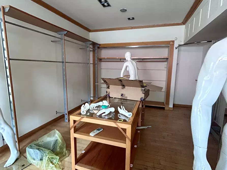 Immagine 4 di Locale commerciale in affitto  a Aulla