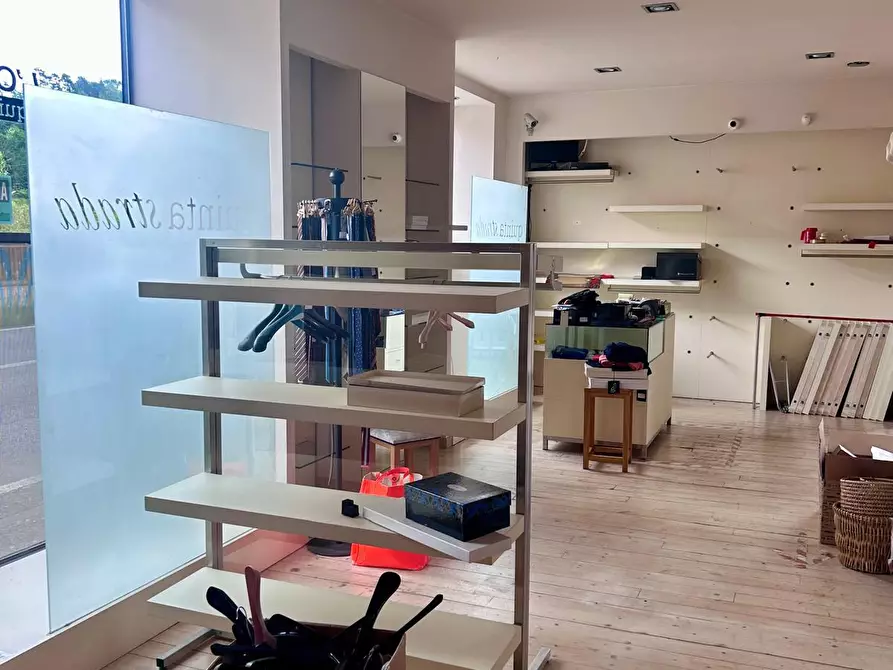 Immagine 7 di Locale commerciale in affitto  a Aulla