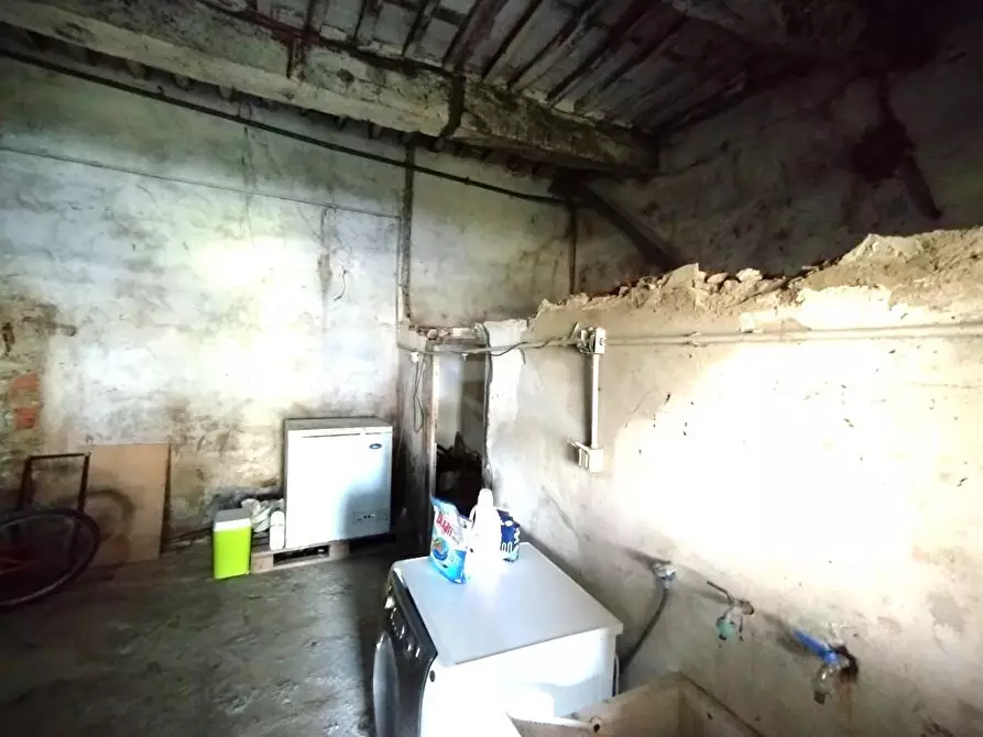 Immagine 15 di Casa colonica in vendita  a Capannori