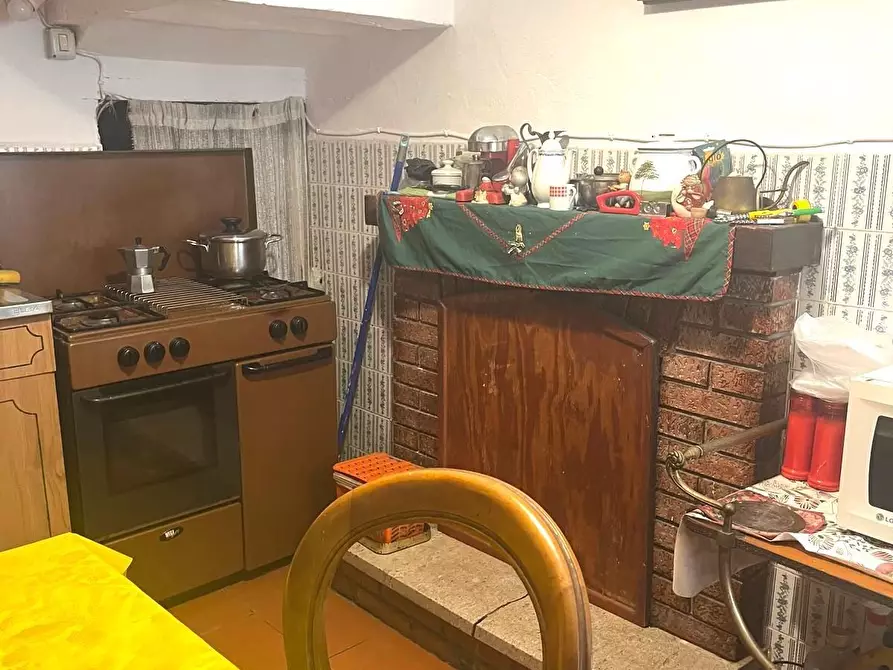 Immagine 4 di Casa colonica in vendita  a Capannori