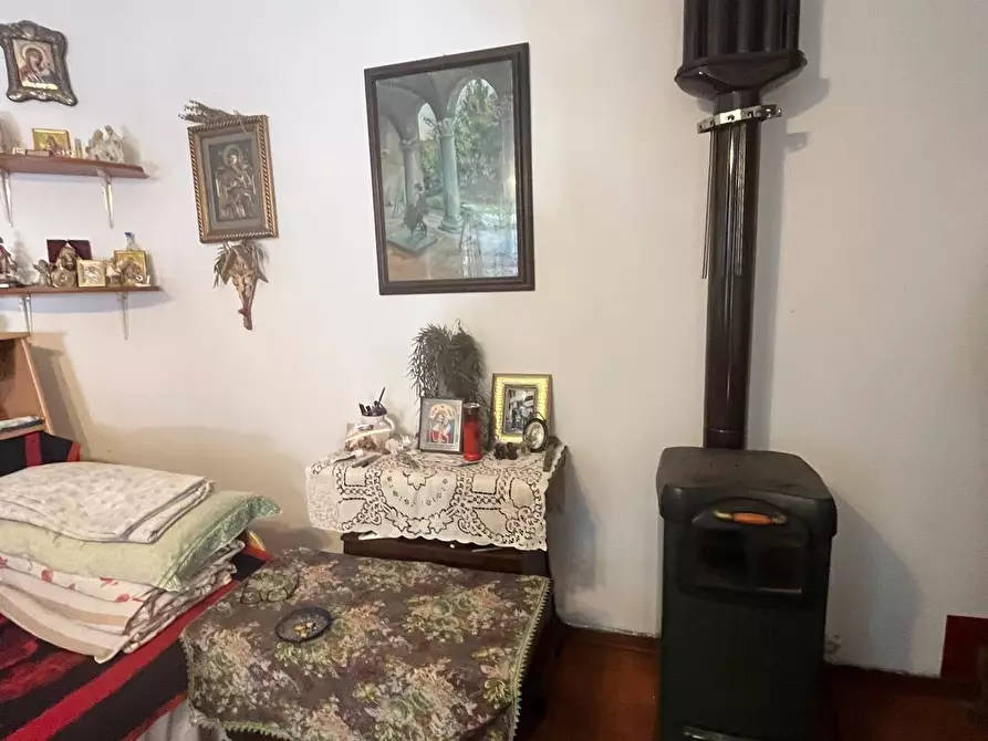 Immagine 2 di Casa colonica in vendita  a Capannori