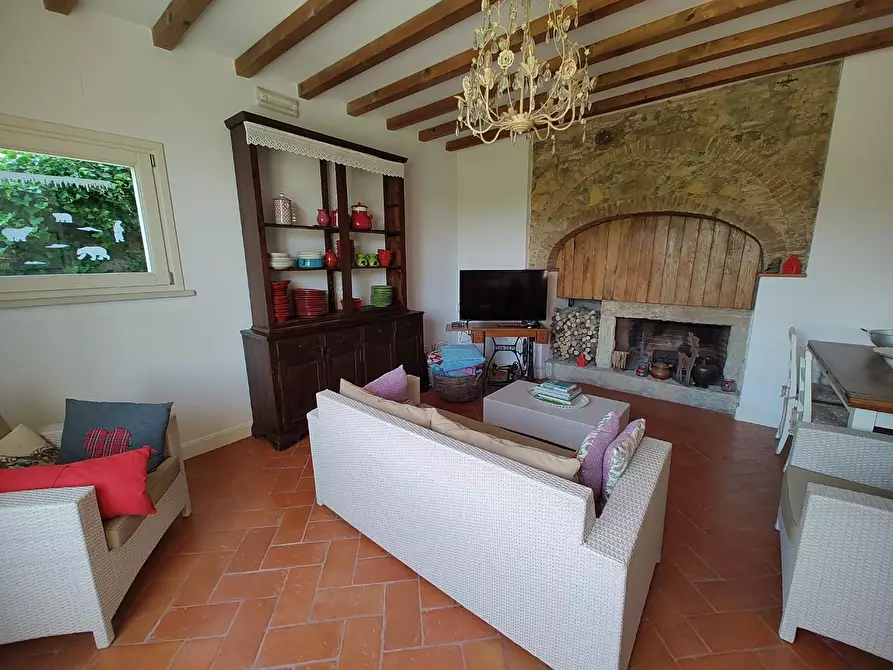 Immagine 2 di Villa in vendita  a Collesalvetti