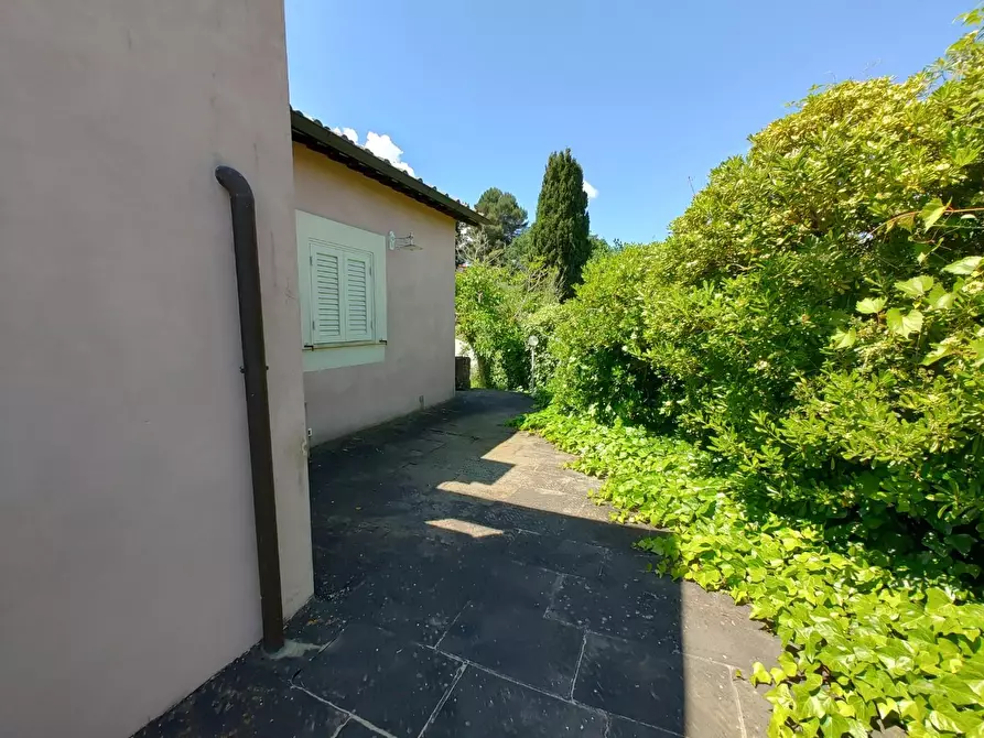 Immagine 31 di Villa in vendita  a Collesalvetti