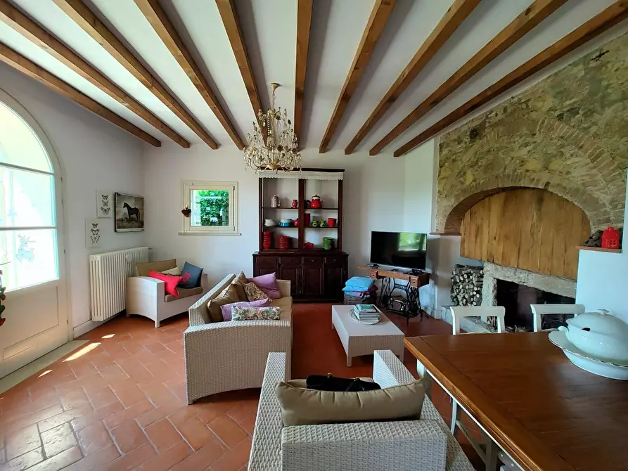 Immagine 1 di Villa in vendita  a Collesalvetti